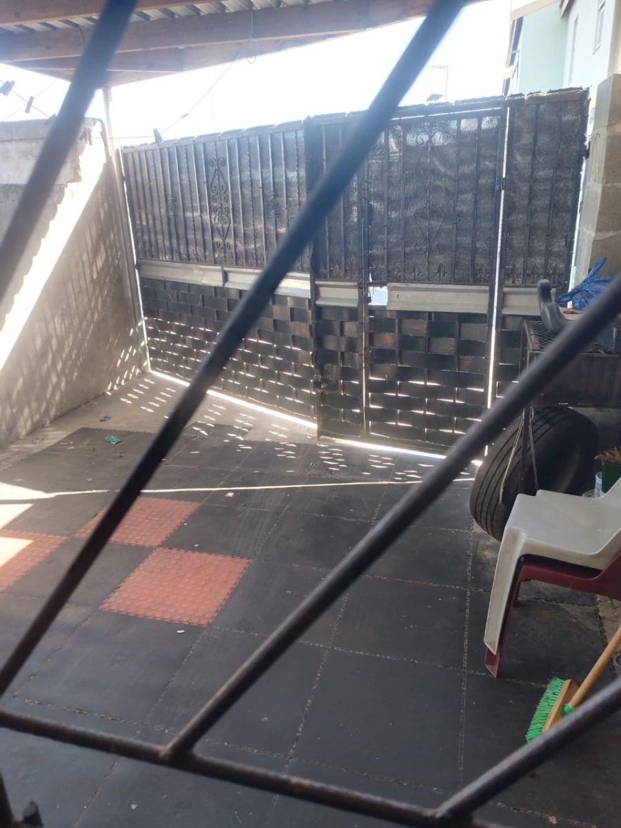 2 Bedroom Property for Sale in Delft Western Cape